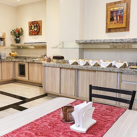 Hotel Express Savoy - Centro Historico Порту Алегри Екстериор снимка