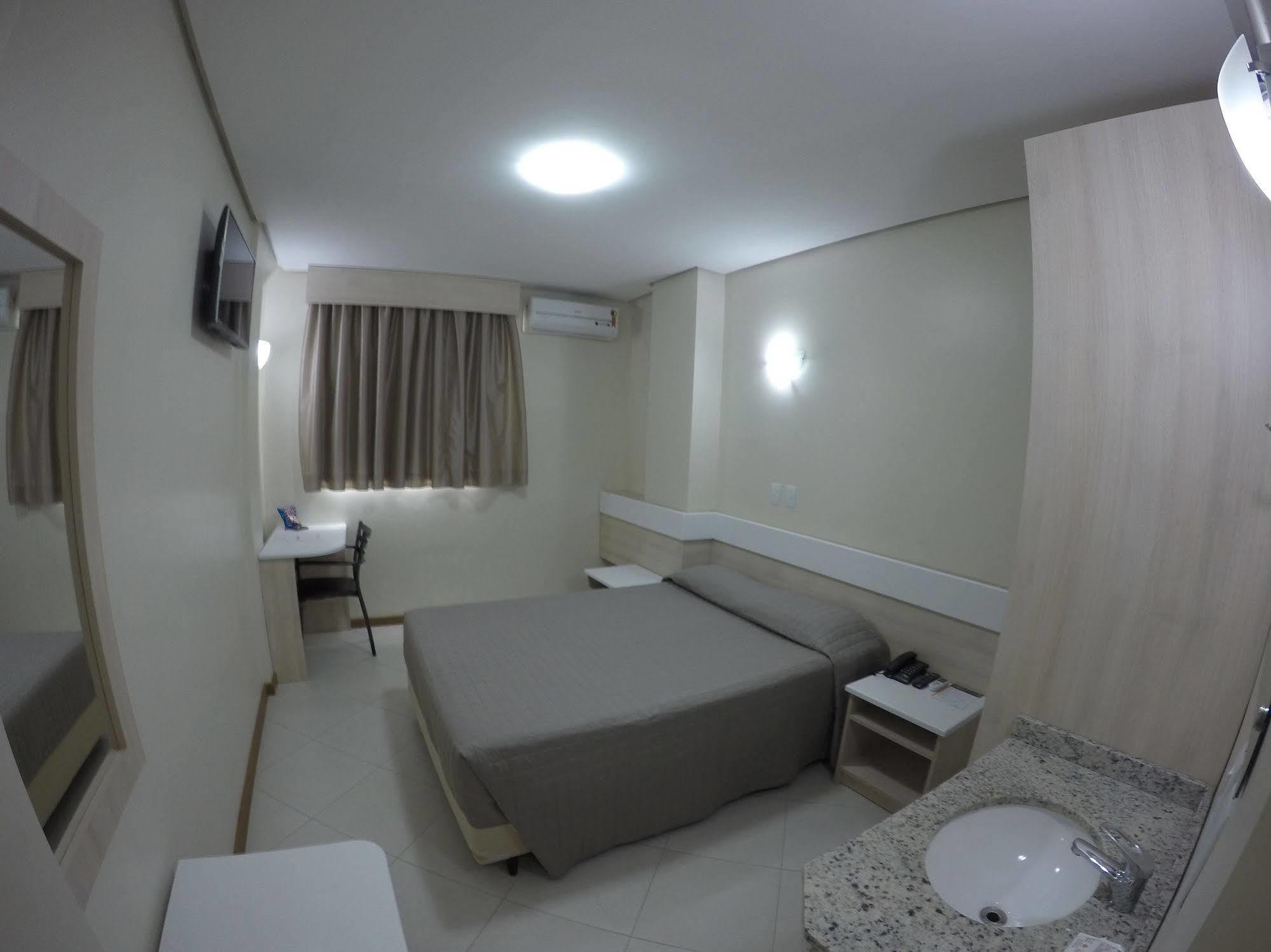 Hotel Express Savoy - Centro Historico Порту Алегри Екстериор снимка